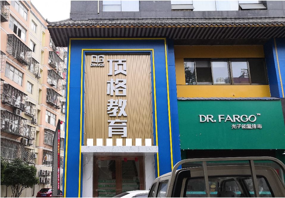 来安门头设计要符合门店特色。