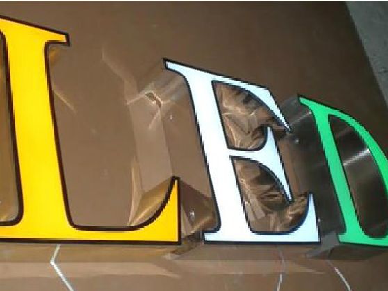 来安介绍LED招牌的基础知识。